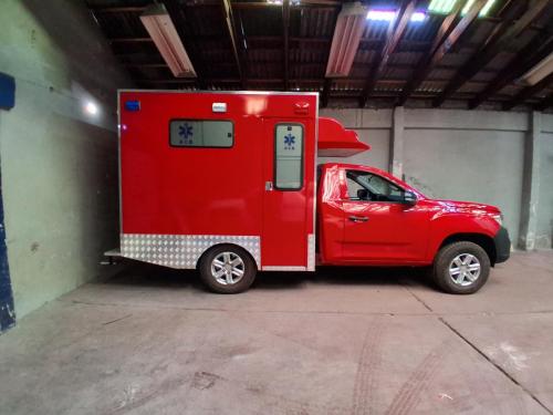 Ambulancia4x4-fabricación-de-caja-sanitaria-con-equipamiento-sistema-eléctrico-batería-auxiliar-inversor